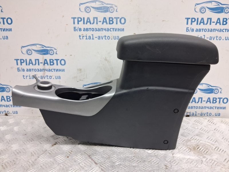 Запчасть подлокотник Mitsubishi Outlander 2007-2012 XL 2.4 бензин 4b12 8011A165XA Б/У Подлокотник Mitsubishi Outlander 2007-2012 XL 2.4 бензин 4b12 8011A165XA Б/У
