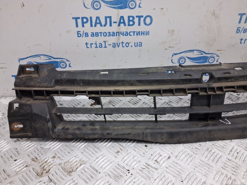 Кронштейн бампера передний Trafic 2001-2014 FL M9R Кронштейн бампера передний Trafic 2001-2014 FL M9R