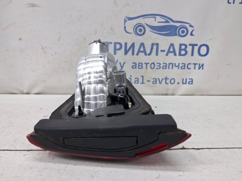 Фонарь задний внутренний левый 6 2012- GJ 2.2 дизель Фонарь задний внутренний левый 6 2012- GJ 2.2 дизель