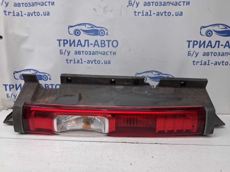 Запчасть фонарь задний внешний правый Renault Trafic 2001-2014 FL M9R 8200415251 Б/У Фонарь задний внешний правый Renault Trafic 2001-2014 FL M9R 8200415251 Б/У