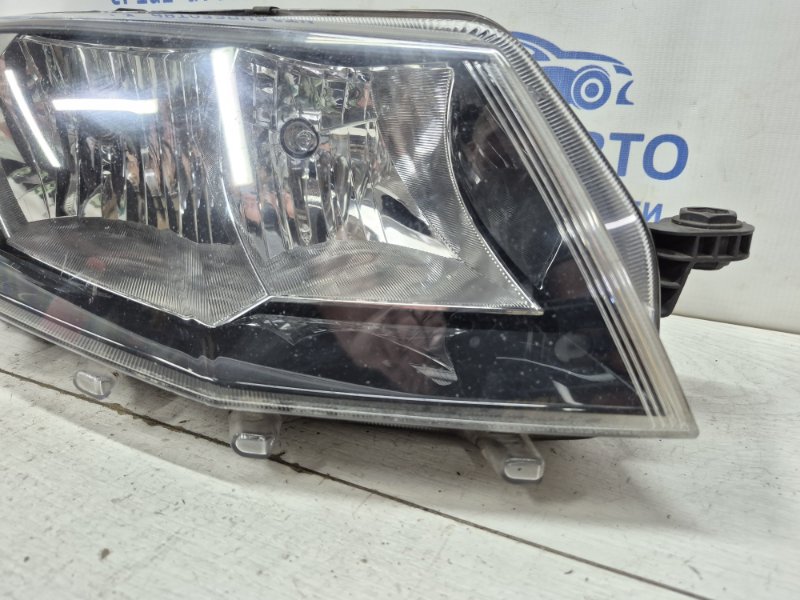 Фара правая Octavia 2013-2020 A7 Фара правая Octavia 2013-2020 A7
