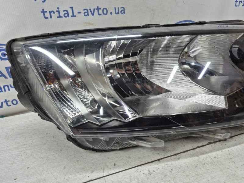 Фара правая Skoda Octavia A7 Фара правая Skoda Octavia A7