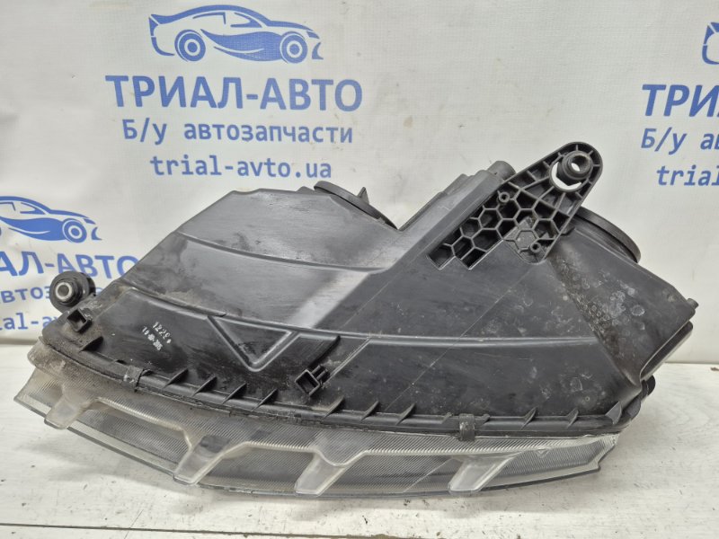 Фара правая Octavia 2013-2020 A7 Фара правая Octavia 2013-2020 A7
