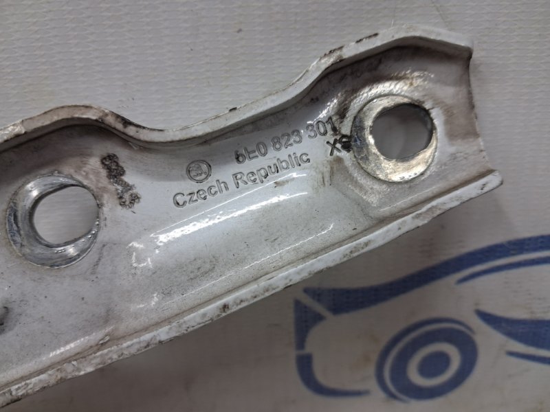 Петля капота левая Octavia 2013-2020 A7 Петля капота левая Octavia 2013-2020 A7