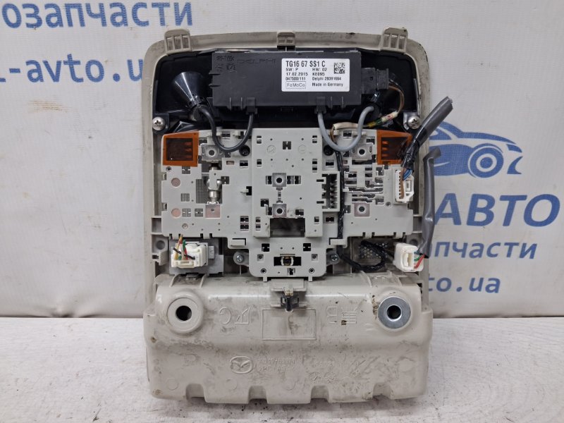 Плафон передний Mazda 6 GJ 2.2 дизель Плафон передний Mazda 6 GJ 2.2 дизель