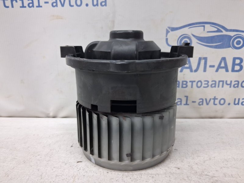 Запчасть моторчик печки Mitsubishi Colt 2002-2012 6 1 7801A097 Б/У Моторчик печки Mitsubishi Colt 2002-2012 6 1 7801A097 Б/У