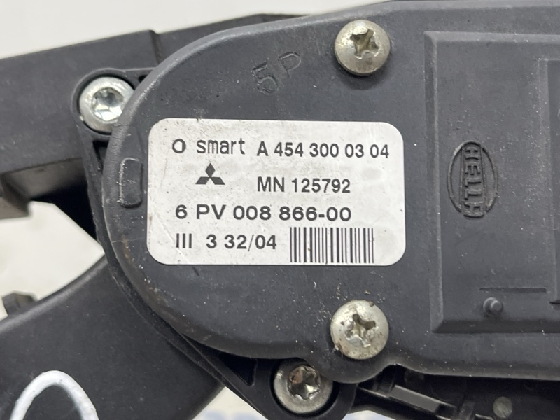 Педаль газа Colt 2002-2012 6 1 Педаль газа Colt 2002-2012 6 1