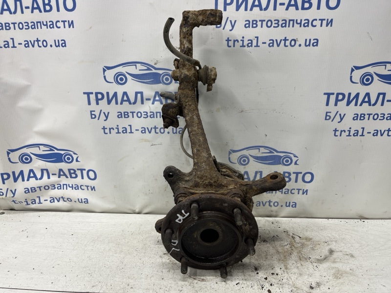 Кулак поворотный левый со ступицей Prado 2002-2009 J120 3.0 Diesel 1KDFTV
