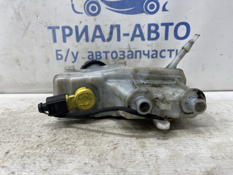 Бачок главного тормозного цилиндра Skoda Octavia A7 1.6 Дизель CLHA Бачок главного тормозного цилиндра Skoda Octavia A7 1.6 Дизель CLHA