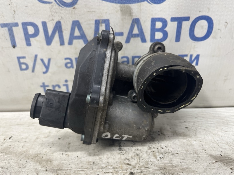 Запчасть заслонка дроссельная Skoda Octavia 2013-2020 A7 1.6 Дизель CLHA 04L131501C Б/У Заслонка дроссельная Skoda Octavia 2013-2020 A7 1.6 Дизель CLHA 04L131501C Б/У