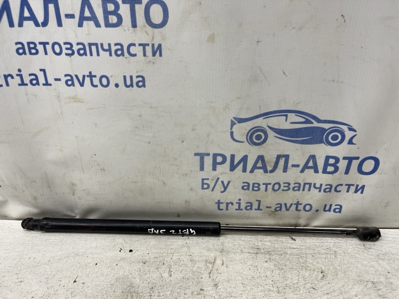 Запчасть амортизатор крышки багажника Hyundai Getz 2002-2011 1 1.4 817701C001 Б/У Амортизатор крышки багажника Hyundai Getz 2002-2011 1 1.4 817701C001 Б/У