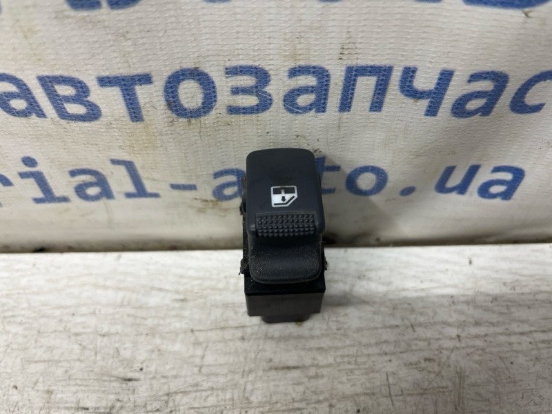 Кнопка стеклоподъемника Hyundai Getz 2002-2011 1 1.4 935801C010WK Б/У