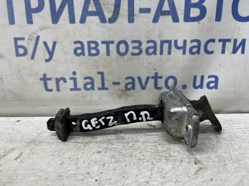 Ограничитель двери передний правый Hyundai Getz 2002-2011 1 1.4 793901C000 Б/У