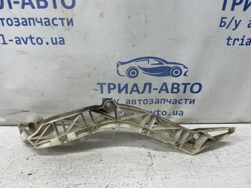 Запчасть кронштейн бампера передний левый Mazda 3 2003-2009 BK 1.6 бензин Z6 BN8V502J1 Б/У Кронштейн бампера передний левый Mazda 3 2003-2009 BK 1.6 бензин Z6 BN8V502J1 Б/У
