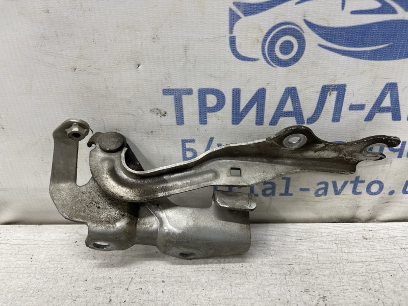 Петля капота левая Mazda 3 BK 1.6 бензин Z6 Петля капота левая Mazda 3 BK 1.6 бензин Z6