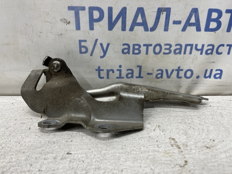 Запчасть петля капота правая Mazda 3 2003-2009 BK 1.6 бензин Z6 BP4K-52-410B Б/У Петля капота правая Mazda 3 2003-2009 BK 1.6 бензин Z6 BP4K-52-410B Б/У