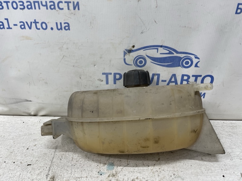 Бачок радиатора (расширительный) Trafic 2001-2014 FL M9R Бачок радиатора (расширительный) Trafic 2001-2014 FL M9R