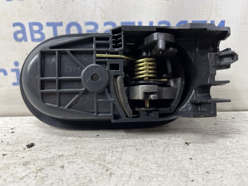 Ручка двери внутренняя правая Mitsubishi Colt 6 1.1 Ручка двери внутренняя правая Mitsubishi Colt 6 1.1