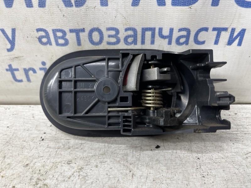 Ручка двери внутренняя левая Mitsubishi Colt 6 1.1 Ручка двери внутренняя левая Mitsubishi Colt 6 1.1