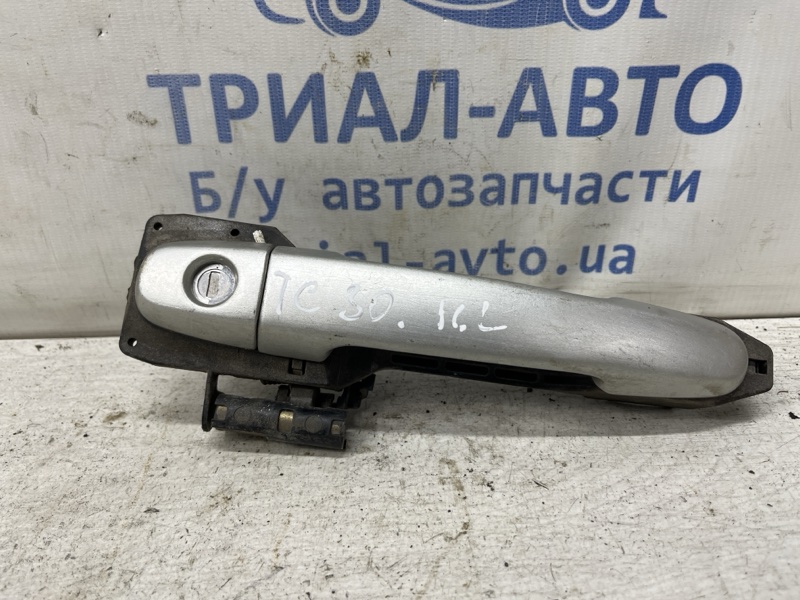Ручка двери внешняя передняя левая Toyota Camry 2001-2006 XV30 2.4 Бензин 2AZFE 6920233010 Б/У