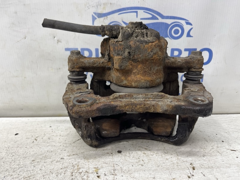 Суппорт передний левый Mitsubishi Colt 6 1.1 Суппорт передний левый Mitsubishi Colt 6 1.1