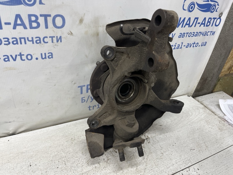 Кулак поворотный правый со ступицей Toyota Camry XV30 2.4 Бензин 2AZFE Кулак поворотный правый со ступицей Toyota Camry XV30 2.4 Бензин 2AZFE