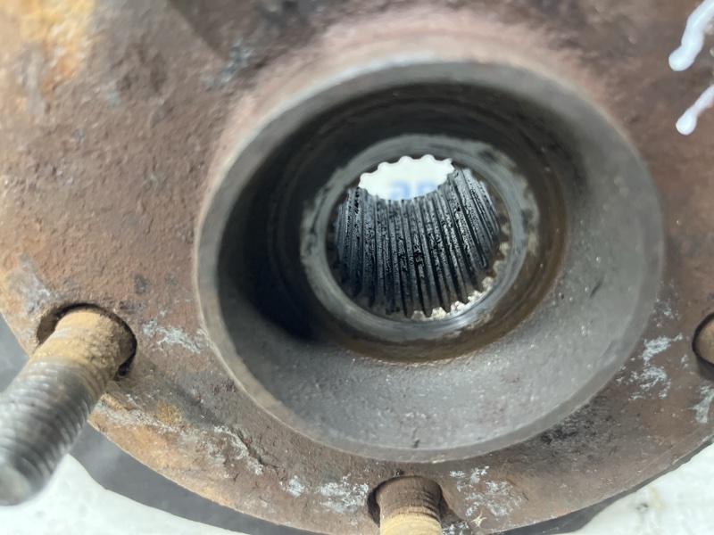 Кулак поворотный правый со ступицей Camry 2001-2006 XV30 2.4 Бензин 2AZFE Кулак поворотный правый со ступицей Camry 2001-2006 XV30 2.4 Бензин 2AZFE