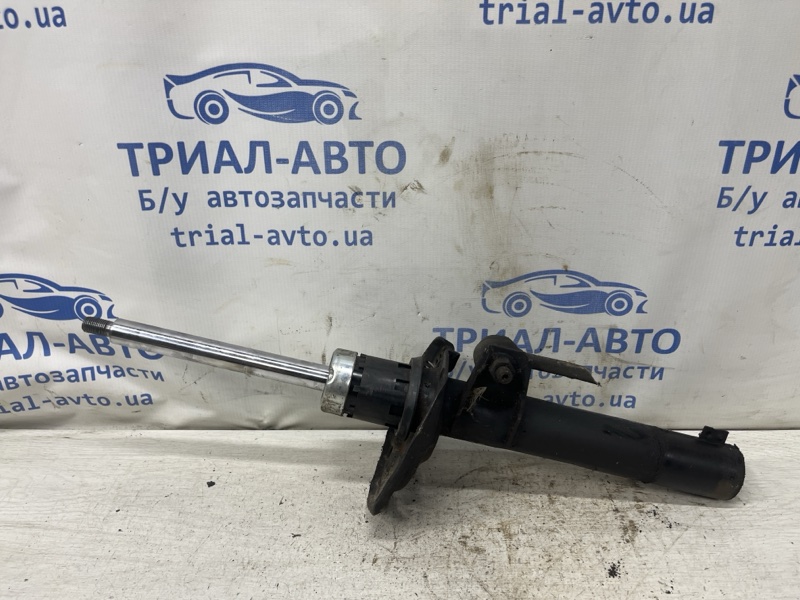 Запчасть амортизатор передний правый Skoda Octavia 2013-2020 A7 1.6 Дизель CLHA 5Q0413023FJ Б/У Амортизатор передний правый Skoda Octavia 2013-2020 A7 1.6 Дизель CLHA 5Q0413023FJ Б/У