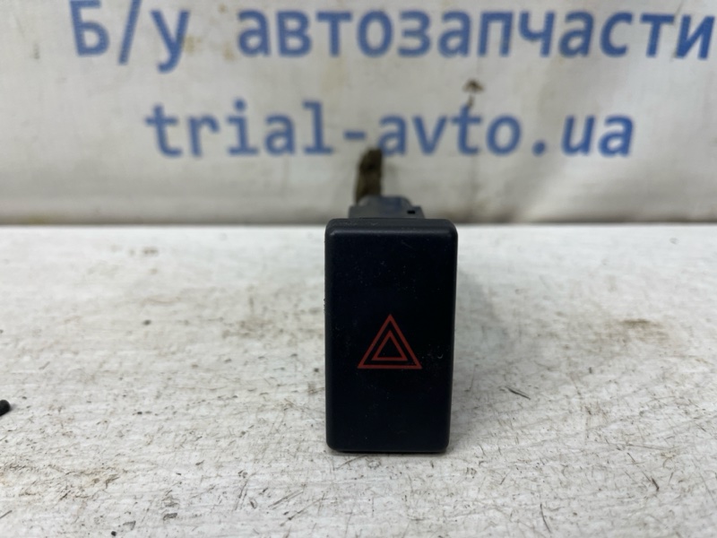 Запчасть кнопка аварийки Toyota Avensis 2002-2010 T25 1.8 бензин 1ZZFE 8433205050 Б/У Кнопка аварийки Toyota Avensis 2002-2010 T25 1.8 бензин 1ZZFE 8433205050 Б/У