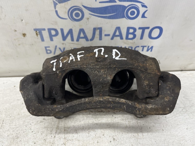Суппорт передний правый Renault Trafic 2001-2014 FL M9R 7701051808 Б/У