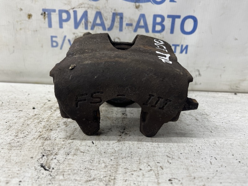 Запчасть суппорт передний правый Skoda Octavia 2013-2020 A7 1.6 Дизель CLHA 8V0615124 Б/У Суппорт передний правый Skoda Octavia 2013-2020 A7 1.6 Дизель CLHA 8V0615124 Б/У