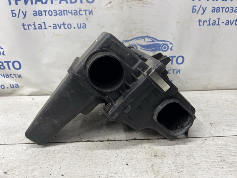 Корпус воздушного фильтра Mitsubishi Colt 6 1.1 Корпус воздушного фильтра Mitsubishi Colt 6 1.1