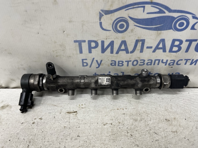 Запчасть топливная рампа Skoda Octavia 2013-2020 A7 1.6 Дизель CLHA 04L130089B Б/У Топливная рампа Skoda Octavia 2013-2020 A7 1.6 Дизель CLHA 04L130089B Б/У