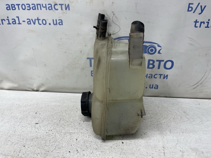 Бачок радиатора (расширительный) 3 2003-2009 BK 1.6 бензин Z6 Бачок радиатора (расширительный) 3 2003-2009 BK 1.6 бензин Z6