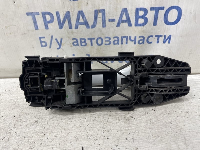 Ручка двери внешняя передняя левая Skoda Octavia A7 1.6 Дизель CLHA Ручка двери внешняя передняя левая Skoda Octavia A7 1.6 Дизель CLHA