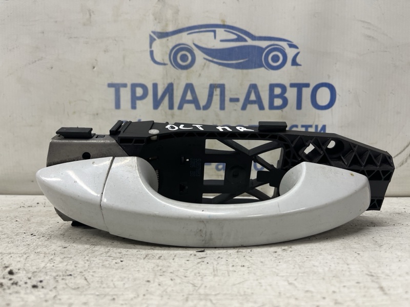 Запчасть ручка двери внешняя передняя правая Skoda Octavia 2013-2020 A7 1.6 Дизель CLHA 5G0837206 Б/У Ручка двери внешняя передняя правая Skoda Octavia 2013-2020 A7 1.6 Дизель CLHA 5G0837206 Б/У