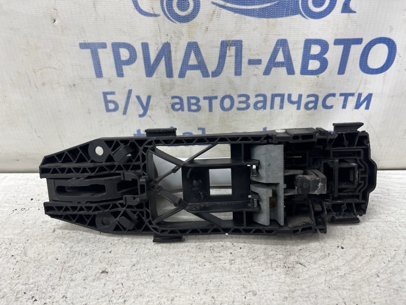 Ручка двери внешняя задняя правая Skoda Octavia A7 1.6 Дизель CLHA Ручка двери внешняя задняя правая Skoda Octavia A7 1.6 Дизель CLHA