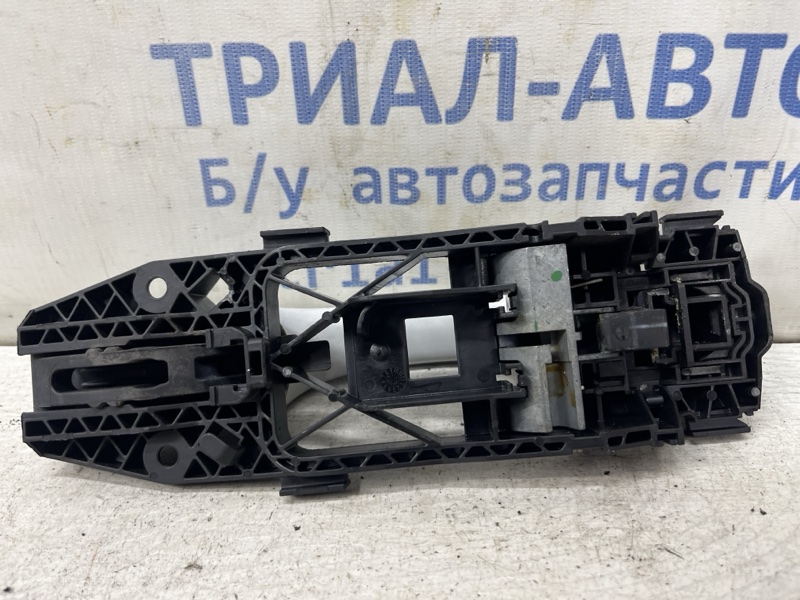 Ручка двери внешняя задняя левая Skoda Octavia A7 1.6 Дизель CLHA Ручка двери внешняя задняя левая Skoda Octavia A7 1.6 Дизель CLHA