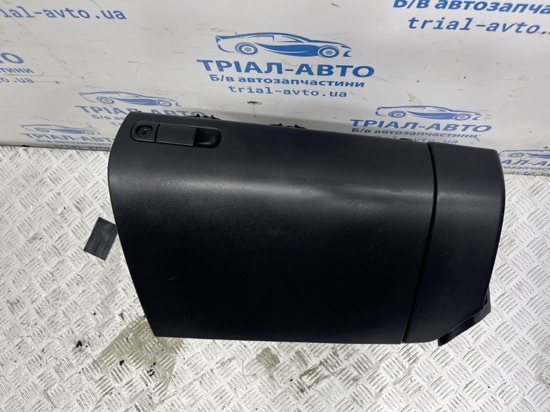 Бардачок 3 2003-2009 BK 1.6 бензин Z6 Бардачок 3 2003-2009 BK 1.6 бензин Z6