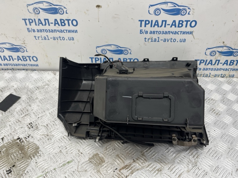 Бардачок 3 2003-2009 BK 1.6 бензин Z6 Бардачок 3 2003-2009 BK 1.6 бензин Z6