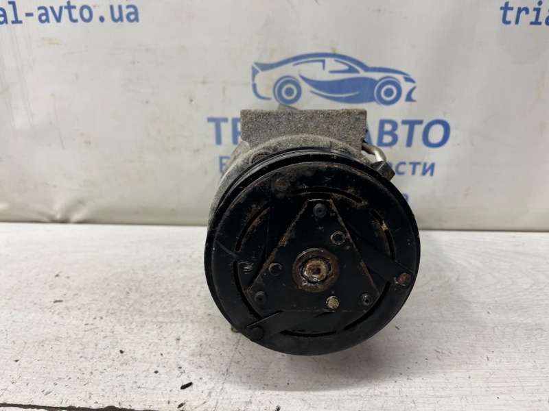 Запчасть компрессор кондиционера Renault Trafic 2001-2014 FL M9R 7711368772 Б/У Компрессор кондиционера Renault Trafic 2001-2014 FL M9R 7711368772 Б/У
