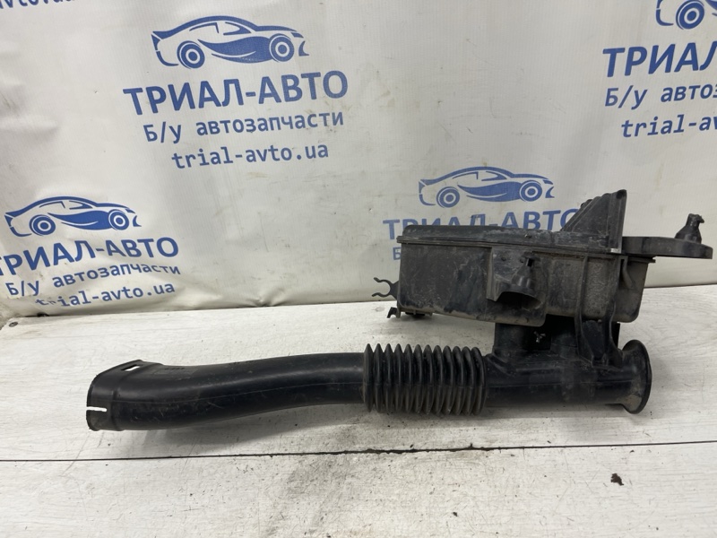 Воздухозаборник Mazda 3 BK 1.6 бензин Z6