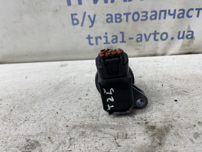 Катушка зажигания Avensis 2002-2010 T25 1.8 бензин 1ZZFE Катушка зажигания Avensis 2002-2010 T25 1.8 бензин 1ZZFE