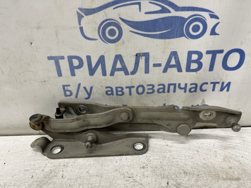 Запчасть петля крышки багажника левая Mazda 3 2003-2009 BK 1.6 бензин Z6 BN8V-52-720C Б/У Петля крышки багажника левая Mazda 3 2003-2009 BK 1.6 бензин Z6 BN8V-52-720C Б/У