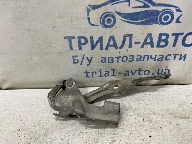 Запчасть петля капота правая Mazda 3 2003-2009 BK 1.6 бензин Z6 BP4K-52-410B Б/У Петля капота правая Mazda 3 2003-2009 BK 1.6 бензин Z6 BP4K-52-410B Б/У