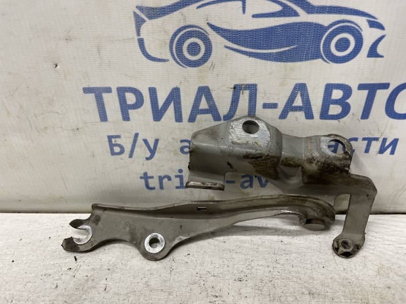 Петля капота левая Mazda 3 BK 1.6 бензин Z6 Петля капота левая Mazda 3 BK 1.6 бензин Z6