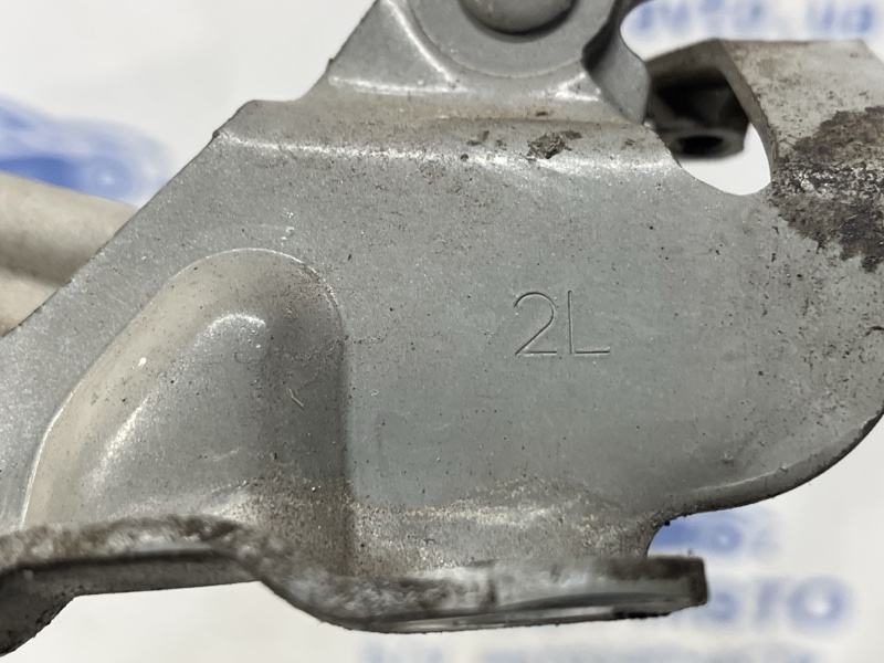 Петля капота левая 3 2003-2009 BK 1.6 бензин Z6 Петля капота левая 3 2003-2009 BK 1.6 бензин Z6