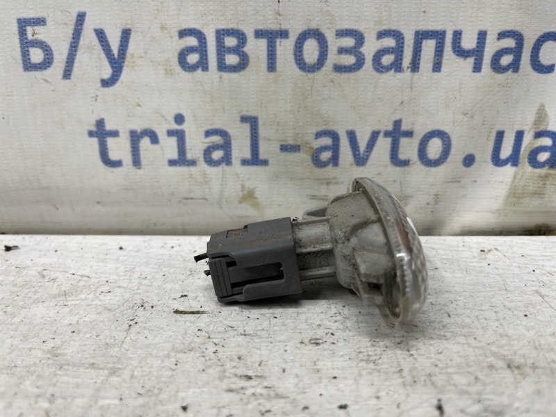 Повторитель поворотника 3 2003-2009 BK 1.6 бензин Z6 Повторитель поворотника 3 2003-2009 BK 1.6 бензин Z6