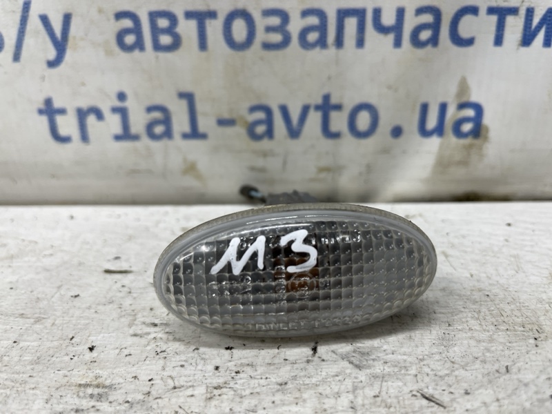 Запчасть повторитель поворотника Mazda 3 2003-2009 BK 1.6 бензин Z6 GJ6A-51-120D Б/У Повторитель поворотника Mazda 3 2003-2009 BK 1.6 бензин Z6 GJ6A-51-120D Б/У