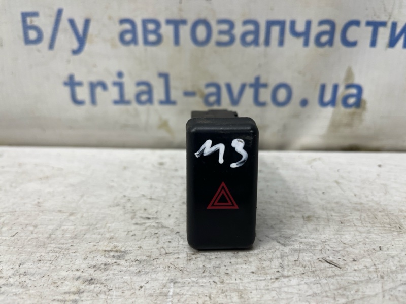 Запчасть кнопка аварийки Mazda 3 2003-2009 BK 1.6 бензин Z6 BP4K664H0 Б/У Кнопка аварийки Mazda 3 2003-2009 BK 1.6 бензин Z6 BP4K664H0 Б/У